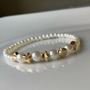 Luxurious Pearl and Gold Star Bracelet
